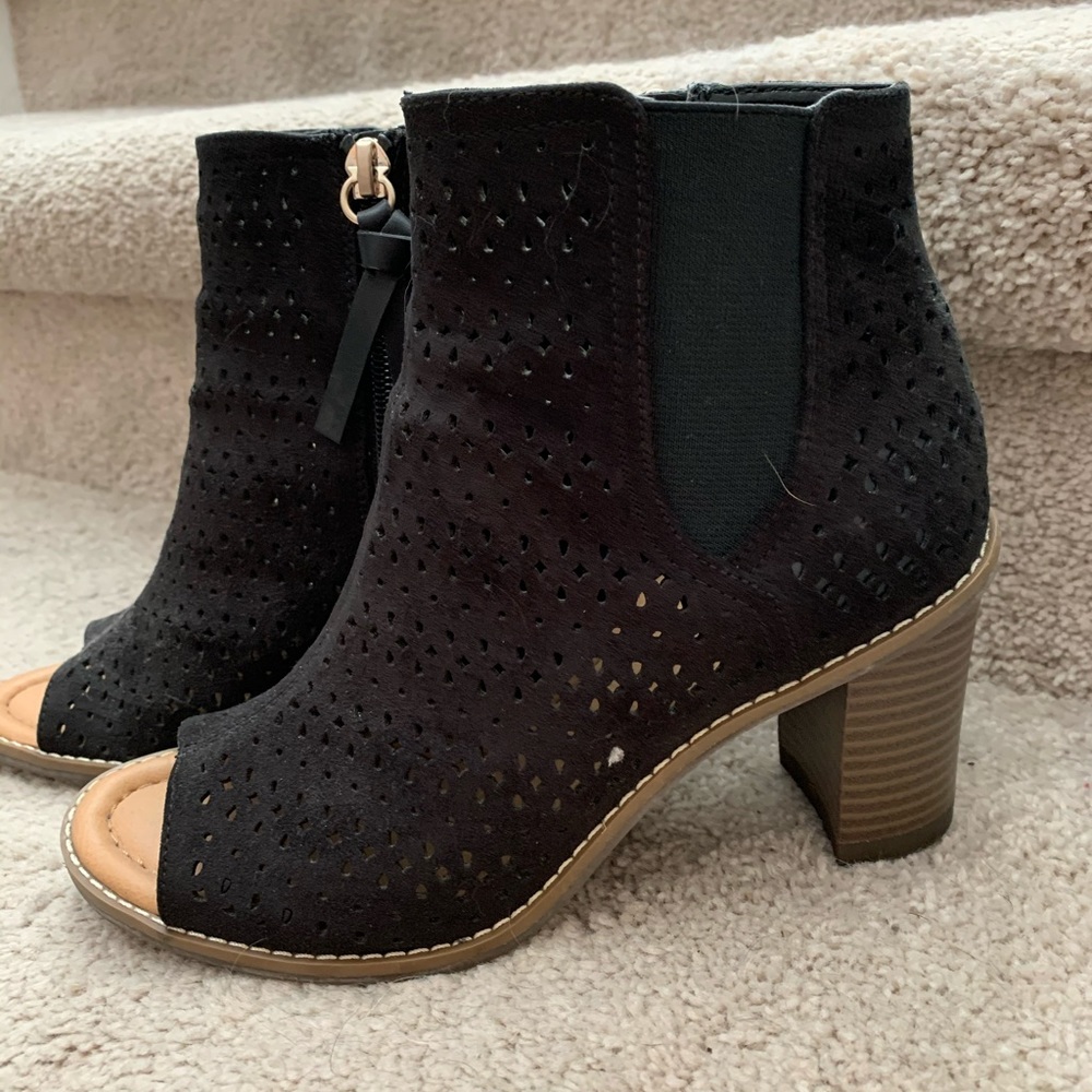 Dr. Scholls, black people toe bootie.